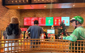Starbucks opens first Signing Store in Vietnam, located in Ho Chi Minh City - Ảnh 2.