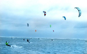 Vietnam’s Khanh Hoa hosts int’l kiteboarding event to boost beach tourism- Ảnh 7.