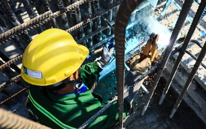 Vietnam’s hiring demand expected to surge in Q2, led by construction, property sector - Ảnh 4.