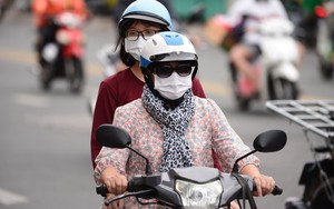 In photos: Residents chill out amid rare cool spell in Ho Chi Minh City- Ảnh 13.