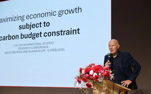 How can Vietnam race to become rich before it grows old: expert - Ảnh 3.