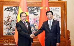 NA President tours revolutionary sites in China’s Shaanxi - Ảnh 4.