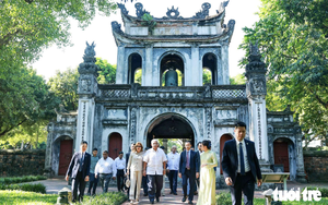 Top Vietnamese, Panamanian leaders hold talks in Hanoi- Ảnh 3.
