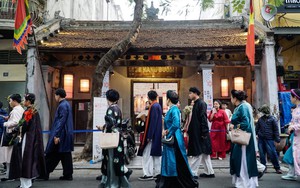 Vietnam’s Ninh Binh welcomes 230,000 international visitors during Lunar New Year holiday- Ảnh 2.