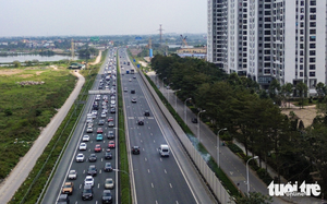 Millions return to Ho Chi Minh City after Tet holiday, sparking heavy traffic jams - Ảnh 10.