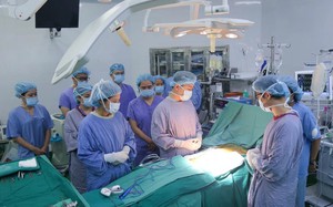 Another hospital successfully performs liver transplant in southern Vietnam - Ảnh 4.