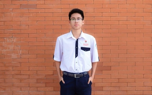 Cậu bạn "nhún nhảy" trên máy tính cầm tay - Ảnh 3.