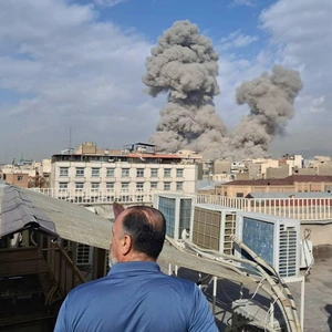 Mỹ và Israel tấn công Iran