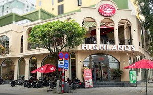 Philippines’ Jollibee to cede Highlands Coffee control to Vietnamese shareholder  - Ảnh 1.