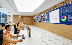 Just 30 seconds at a red light, why the honking and inching forward, Vietnamese drivers?- Ảnh 2.