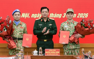 Sinh viên thích thú xem đặc công biểu diễn, ăn cơm bộ đội và nghe chuyện gìn giữ hòa bình - Ảnh 2.