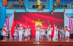 Hướng dẫn thực hiện Nghi thức Đội: Lễ kết nạp đội viên và các nghi lễ của Đội - Ảnh 10.