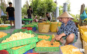 Rising food prices squeeze household budgets in Ho Chi Minh City- Ảnh 5.