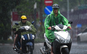 Thunderstorm cloud bands bring rain to northern Vietnam- Ảnh 4.