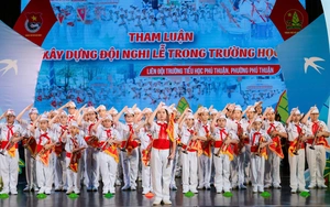 Tổng phụ trách Đội Trường THCS Hiệp Phú biến sân trường thành "Con đường lịch sử" - Ảnh 2.