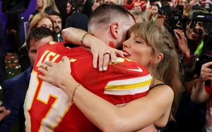 Trước thềm hôn lễ thế kỷ, Taylor Swift liên tiếp đón tin vui- Ảnh 2.