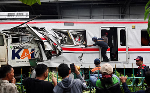 Indonesia train crash kills 15; taxi firm pledges cooperation in probe - Ảnh 5.