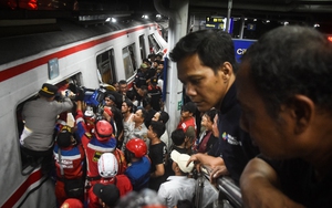 Women paid the highest price in Jakarta train tragedy - Ảnh 5.