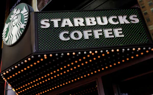 Starbucks opens first Signing Store in Vietnam, located in Ho Chi Minh City - Ảnh 3.