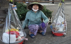 Da Nang workers struggle under scorching heat - Ảnh 12.