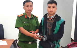 Vietnamese man cries after recovering backpack containing late son’s funeral money- Ảnh 3.