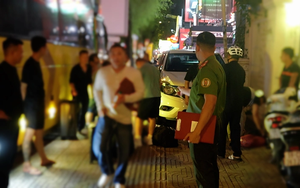Ho Chi Minh City police receive 47 Vietnamese citizens deported from US- Ảnh 4.