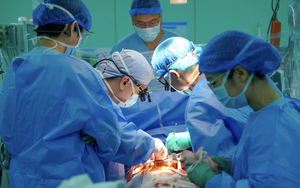 Another hospital successfully performs liver transplant in southern Vietnam - Ảnh 3.