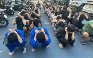 50 charged after police raid Vietnam’s Vung Tau bar over drug network - Ảnh 8.