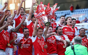 Premier League trophy returns to Vietnam after nearly a decade - Ảnh 1.