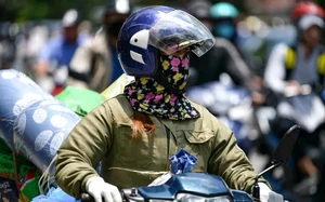 Northern Vietnam heatwave expected to ease after 2 more sweltering days - Ảnh 3.