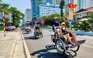 Vietnam does not require mandatory health declarations for all travelers from July 1: health ministry - Ảnh 2.