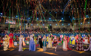 Miss World 2026 opening show in Vietnam draws mixed reactions to ‘ao dai’ designs - Ảnh 8.
