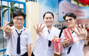 Chùm ảnh: Những khoảnh khắc đẹp mùa thi tốt nghiệp THPT 2026- Ảnh 26.