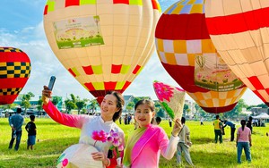Vietnam’s largest hot-air balloon steals the show in Ca Mau- Ảnh 4.
