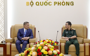 US Navy chief highlights trust, partnerships as Pacific mission opens in Vietnam - Ảnh 2.
