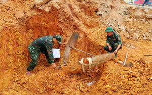 300kg bomb removed from downtown street in northern Vietnam - Ảnh 2.