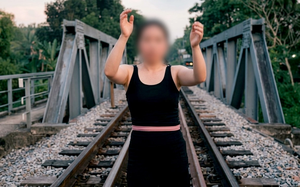 Who would bother wasting a day riding a train across Vietnam? I would!- Ảnh 5.