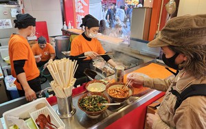 Vietnamese workers spend over $4,800 each to work abroad in 2025 - Ảnh 1.
