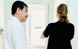 Wife's decision to take husband 1,000km back to Vietnam for treatment saves his life after stroke- Ảnh 4.