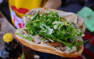 McDonald’s Vietnam gives its pho burger Vietnamese name- Ảnh 3.