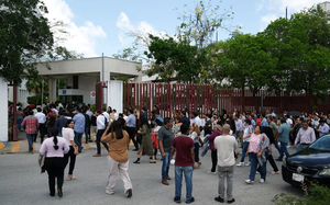Venezuela races to rescue hundreds trapped in rubble after major twin earthquakes- Ảnh 4.