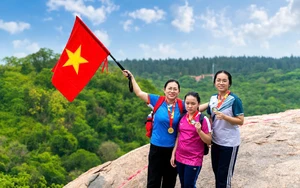 Summer without smartphones: Vietnamese parents send kids to countryside for a screen break- Ảnh 3.