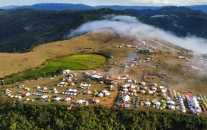 Central Vietnam's Bui Hui Plateau Festival lures thousands with vast grasslands, distinctive H’re culture- Ảnh 8.
