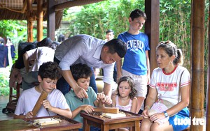 Students relive Vietnam’s imperial exams - Ảnh 6.
