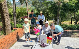 Woman in photo found inside Vietnamese fallen soldier's grave in Da Nang identified - Ảnh 7.