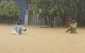 Flooding prompts evacuation of residents in Vietnam’s mountainous province - Ảnh 10.