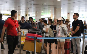 Early return to Ho Chi Minh City before National Day holiday ends still faces traffic jams - Ảnh 7.