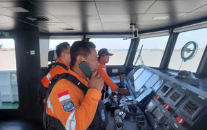 Indonesia rescue agency recovers another victim from capsized ship, authorities say- Ảnh 5.