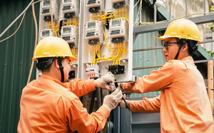Vietnam weighs electricity price cut, zero special consumption tax on gasoline from November 1 - Ảnh 2.