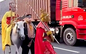 Police confirm ‘Journey to the West’ cosplayers riding horse on Ho Chi Minh City street serve funeral procession - Ảnh 3.